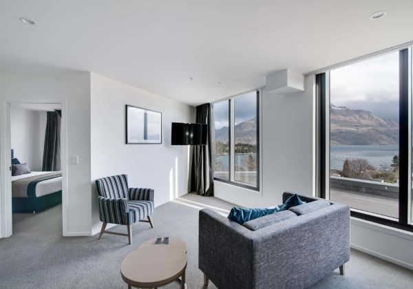 One-Bedroom Apartment Lake View