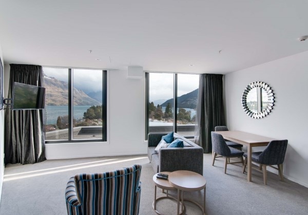 One-Bedroom Apartment Lake View