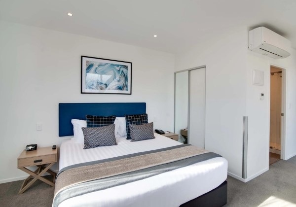 Two-Bedroom Apartment Lake View