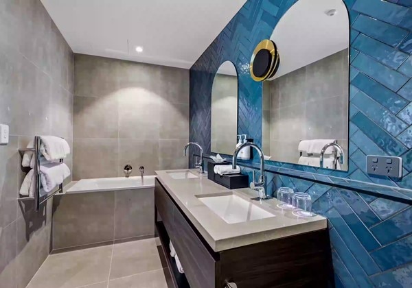 Suite Bathroom