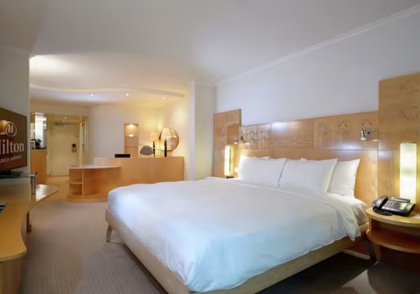 King Relaxation Room with Lounge Access