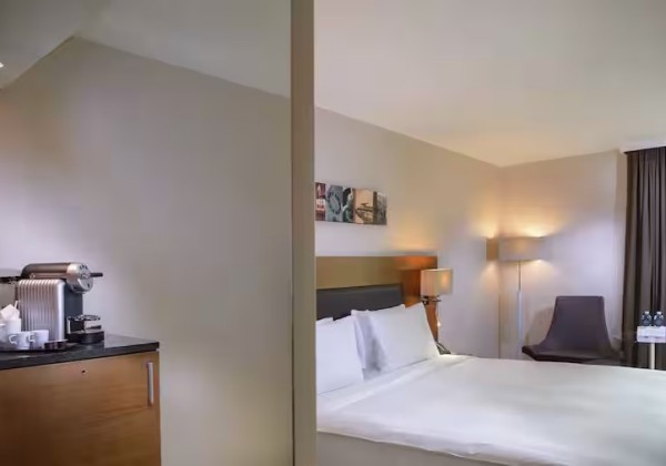 Queen Executive Room with Lounge Access