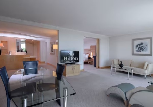 King Relaxation Suite with Lounge Access